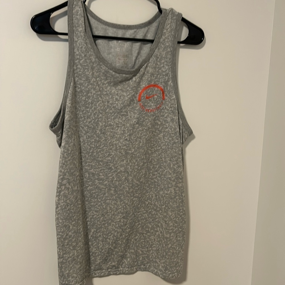 Men’s Nike Drifit Basketball Gray Tee Size Medium